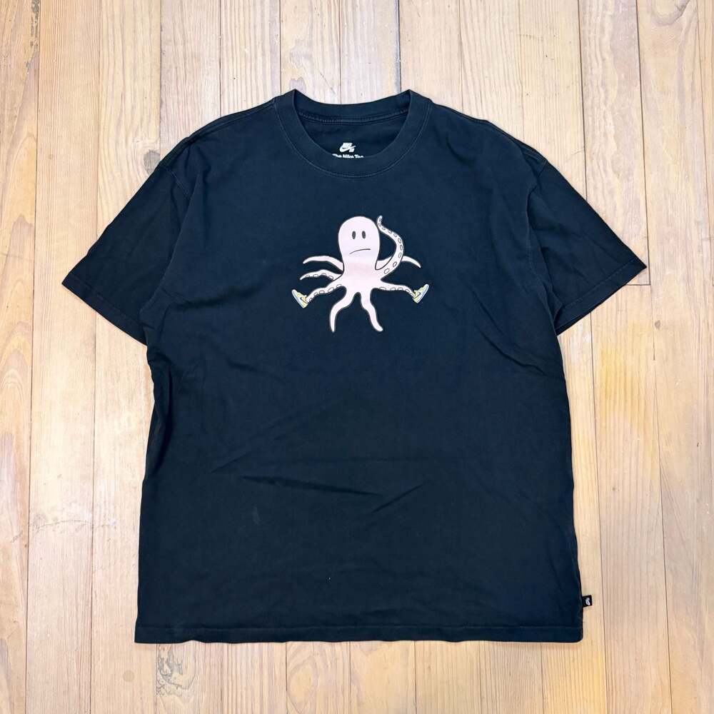 Nike SB Scott Octopus Graphic T-Shirt Black Loose Fit Men's Size L